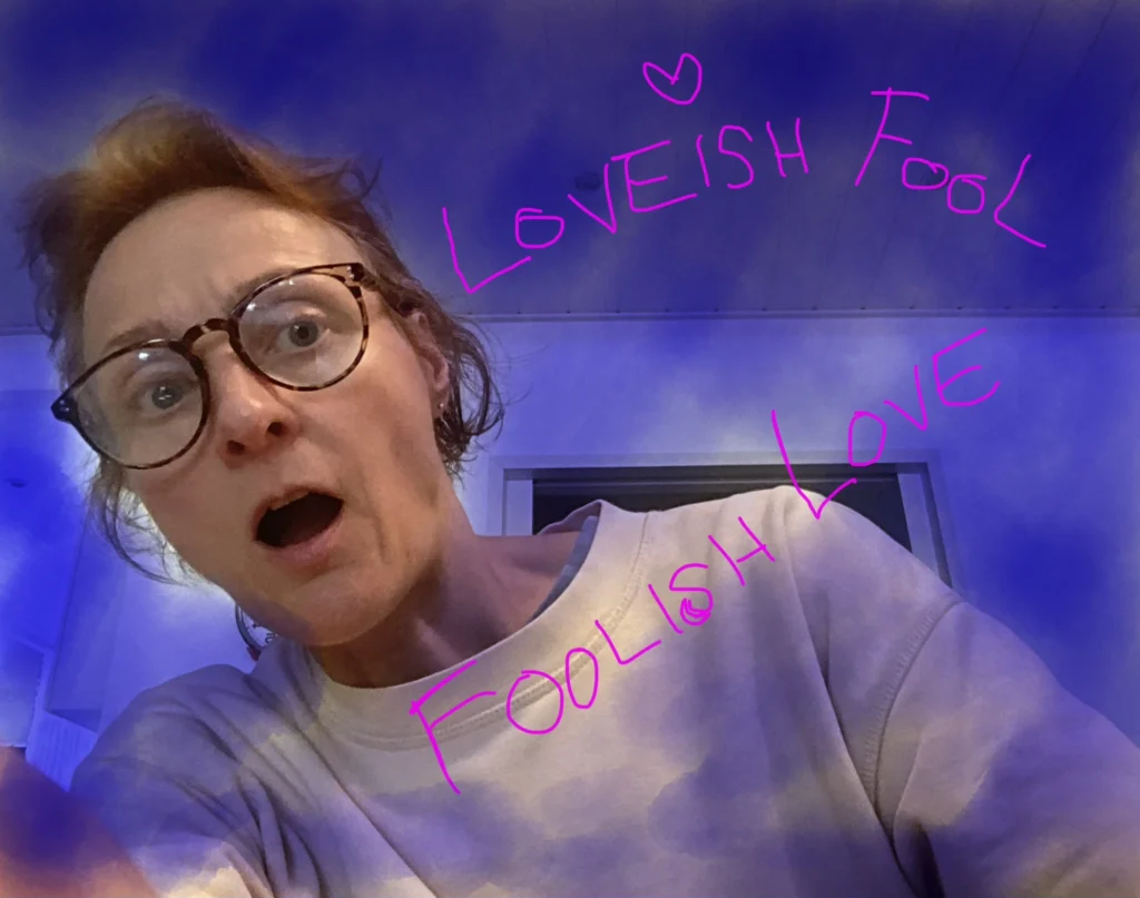 Tanssija Satu Rekola teoksessa Loveish Fool - Foolish Love